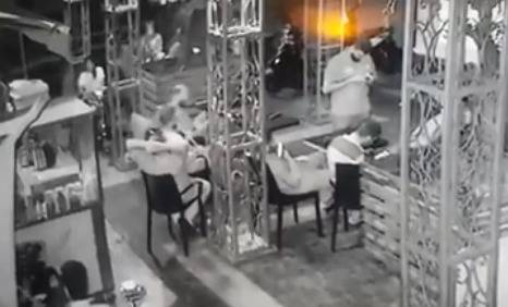 بالفيديو: في أحد مقاهي الغبيري.. كادت الرصاصة تنهي حياته ولكن!