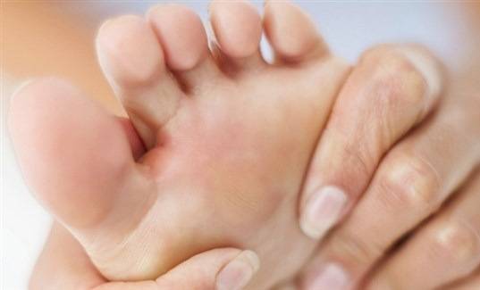 هكذا تحمي نفسك من فطريات القدم