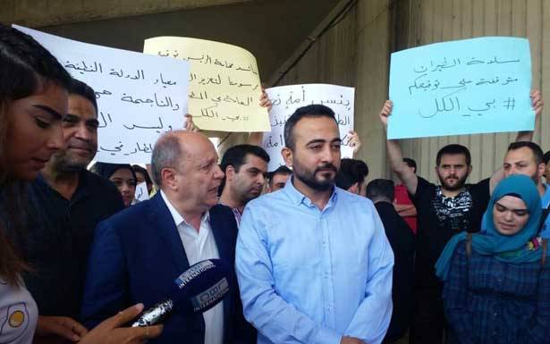 مُناشدة عون توقيع مرسوم تعيينهم
إعتصام للناجحين في مجلس الخدمة
لصالح الطيران المدني تحت جسر المطار