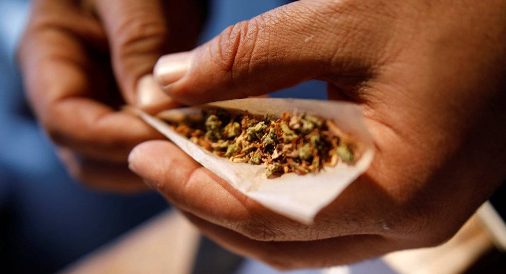 على عينك يا دولة..تجّار مخدرات أمام مركز أمني في المتن!