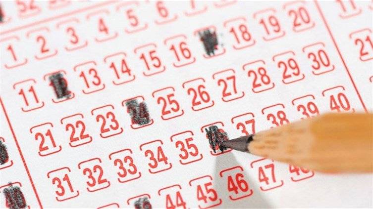 بالصورة – رابحة قرّرت أن تستلم جائزة اليانصيب بهذه الطريقة الغريبة!