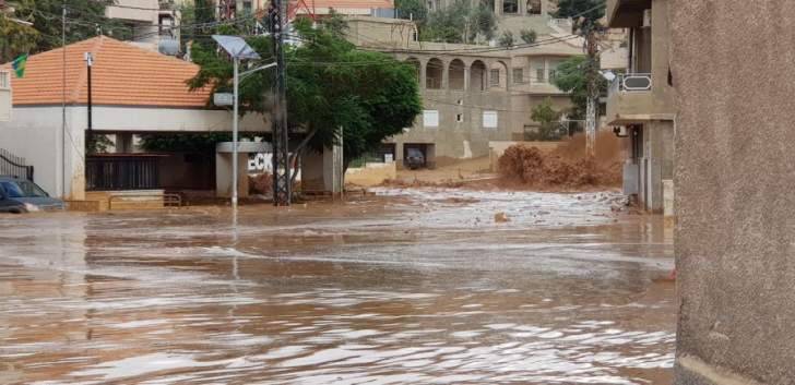 الصليب الاحمر أرسل 5 سيارات إسعاف و20 مسعفا الى رأس بعلبك