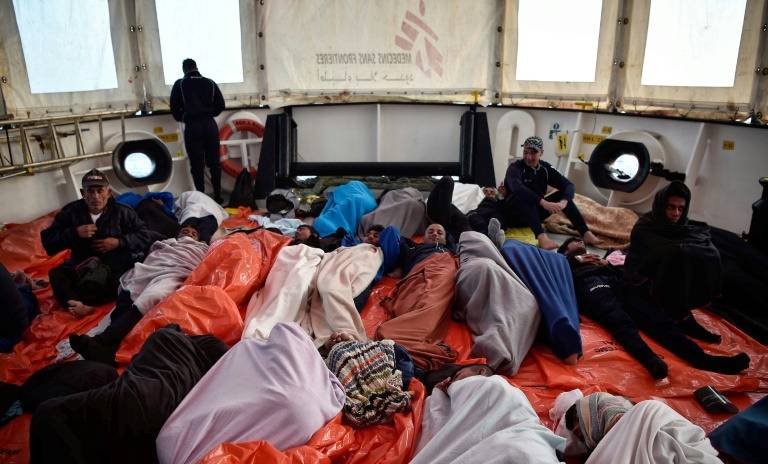 رفضتهم ايطاليا ومالطا.. اسبانيا تستقبل سفينة تقل أكثر من 600 مهاجر