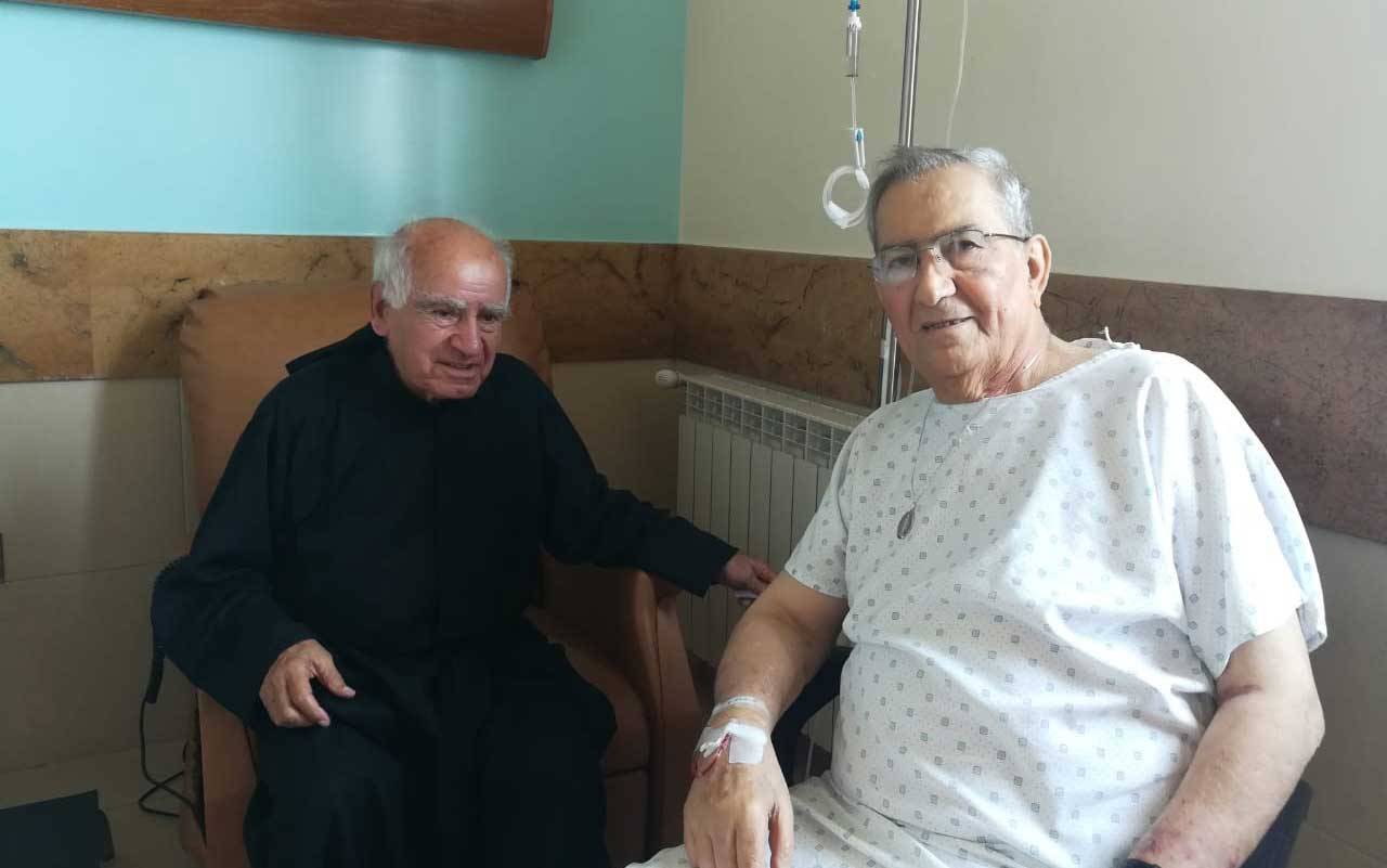 رئيس الجمهوريّة اتصل بالأب مونّس
مُتمنياً له الشفاء العاجل