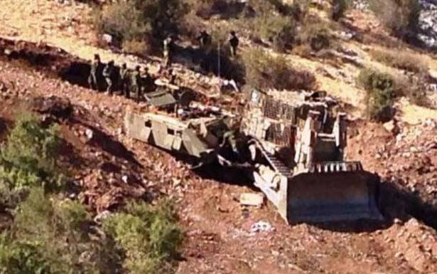 العدو يجرف في بركة النقار
ويخرق بحراً