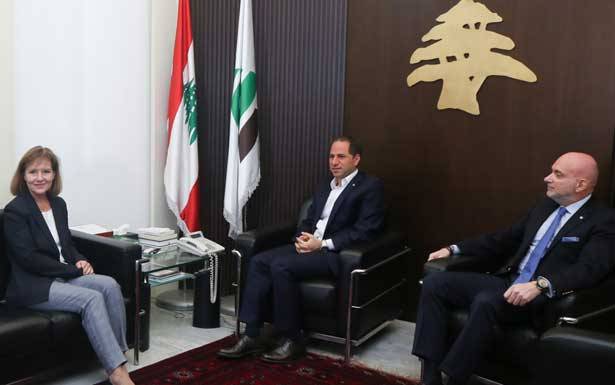 ريتشارد بحثت مع المشنوق
وسامي الجميّل في أزمة النزوح