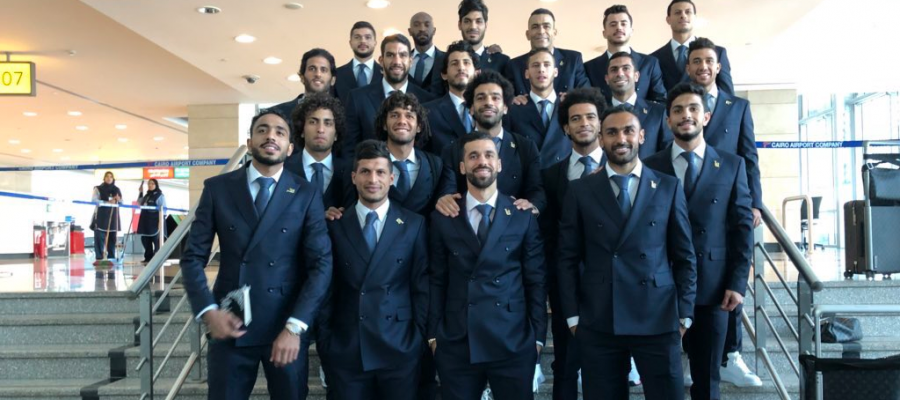 المصيبة ليست في التصميم، بل في الشركة المصمِّمة لـِ "بدلات" لاعبي المنتخب المصري.. فضائح بالجملة!