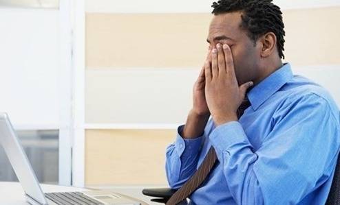 إذا كنتَ تقضي وقتًا طويلاً أمام الكومبيوتر.. إحذر هذه المتلازمة!