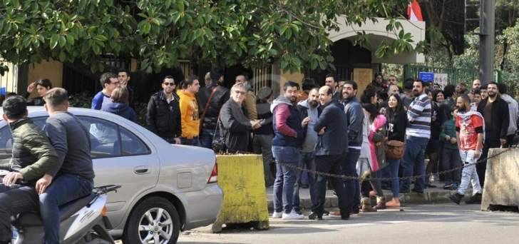 اعتصام أمام مقر مفوضة اللاجئين احتجاجا على بقاء النازحين في لبنان