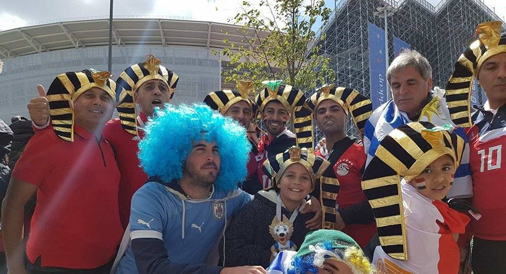 مشجعو مصر يتوقعون فوزا نظيفا في المباراة أمام الأوروغواي