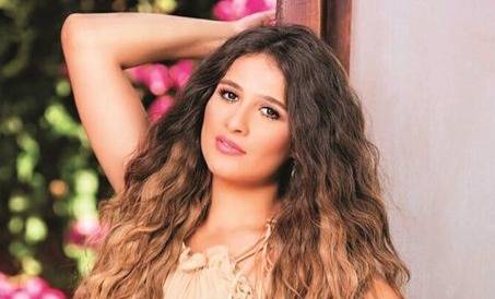 ياسمين عبدالعزيز تشن حرباً على منافسيها