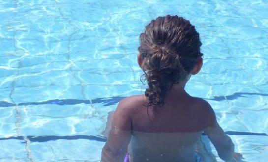 بالصورة: فاجعة في أحد منتزهات الجنوب.. هكذا غرقت ابنة الـ5 سنوات في المسبح