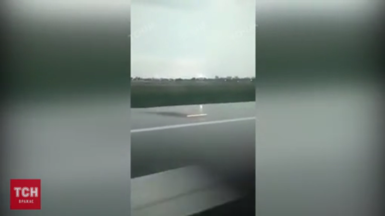 بالفيديو.. هبوط مرعب لطائرة ركاب في مطار كييف