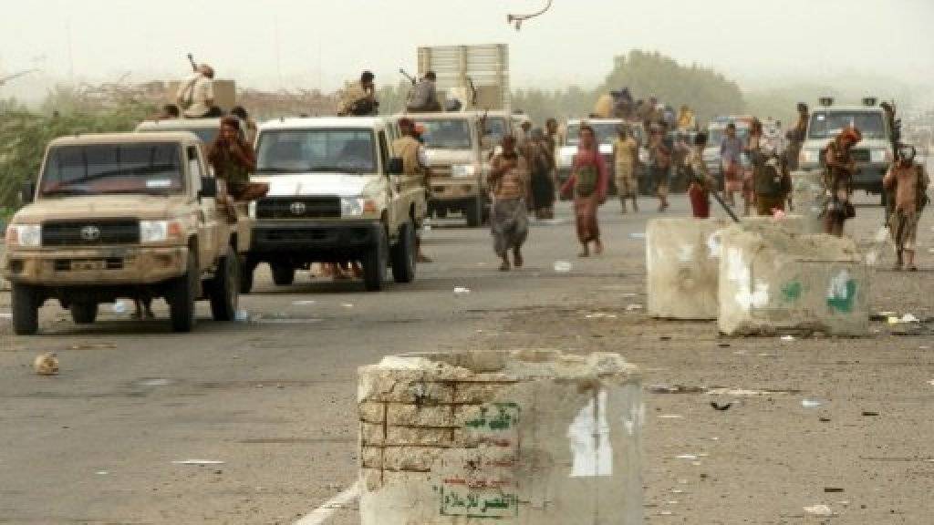 اليمن: قتال عنيف في محيط مطار الحديدة قبل جلسة لمجلس الأمن
في قصر ابن زايد... تفاصيل إقناع رئيس عربي بهجوم عسكري على دولة الجوار