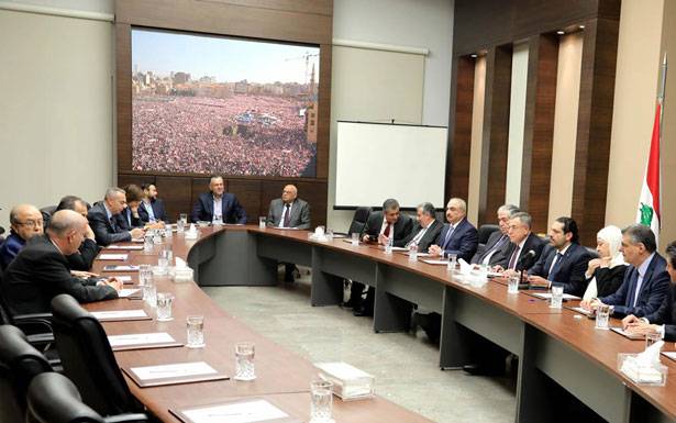 مصادر بيت الوسط: الحريري يملك المبادرة...