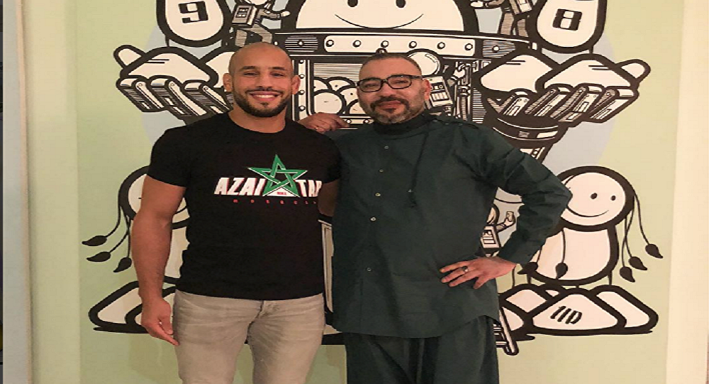 السبب وراء انتشار صور ملك المغرب مع الملاكم زعيتر