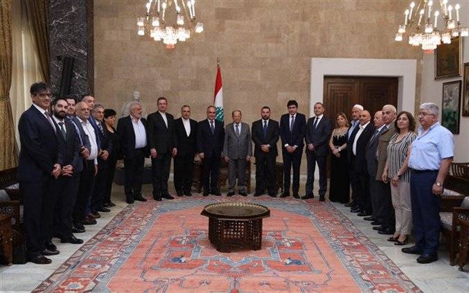 الرئيس عون لوفد من جزين: أقف دائما الى جانب جزين ولا تدعوا أحداً يتطاول عليها