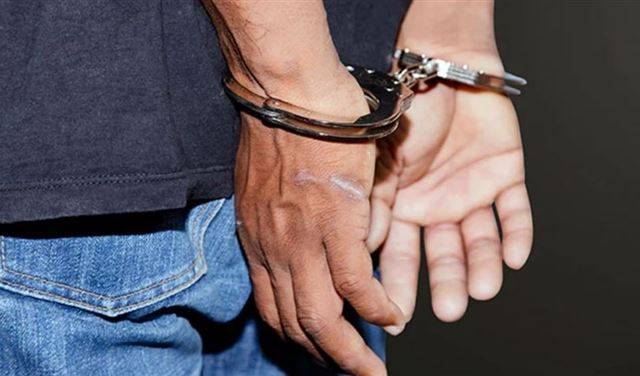 مطلوب بـ 5 مذكّرات تزوير واحتيال بقبضة 
