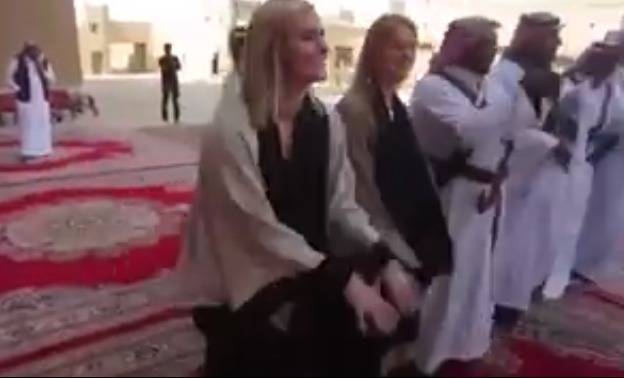 بالفيديو.. سائحات أميركيات يرقصن 
