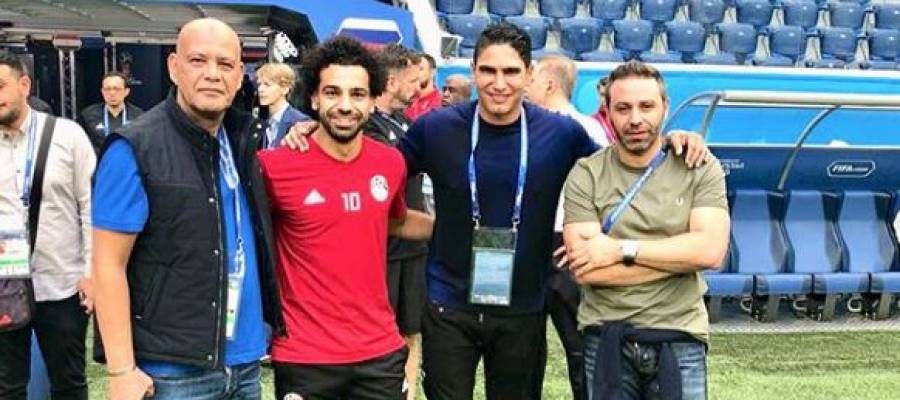 الإعلاميون الرياضيون مستاؤون أيضاً.. إقامة الفنانين في فندق المنتخب المصري بروسيا تثير غضباً
