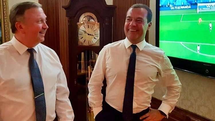 دميترى مدفيديف يعلق على فوز منتخب بلاده على منافسه المصري