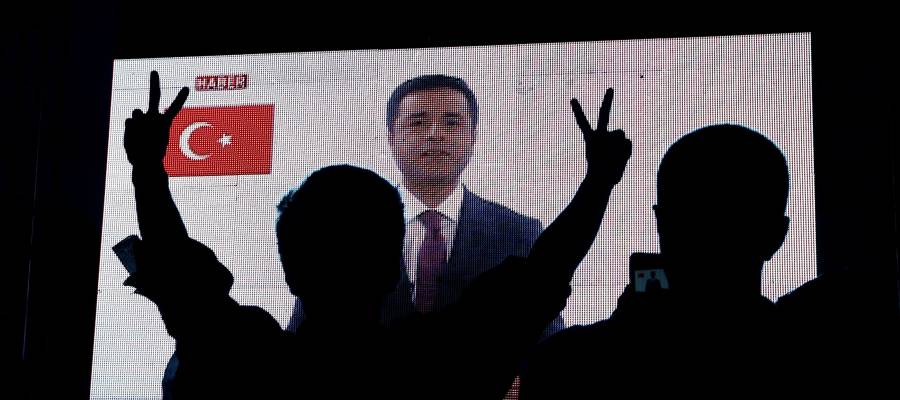 مرشح منافس لأردوغان يظهر في التلفزيون التركي لأول مرة منذ عام ونصف.. ماذا قال لأنصاره من داخل السجن؟