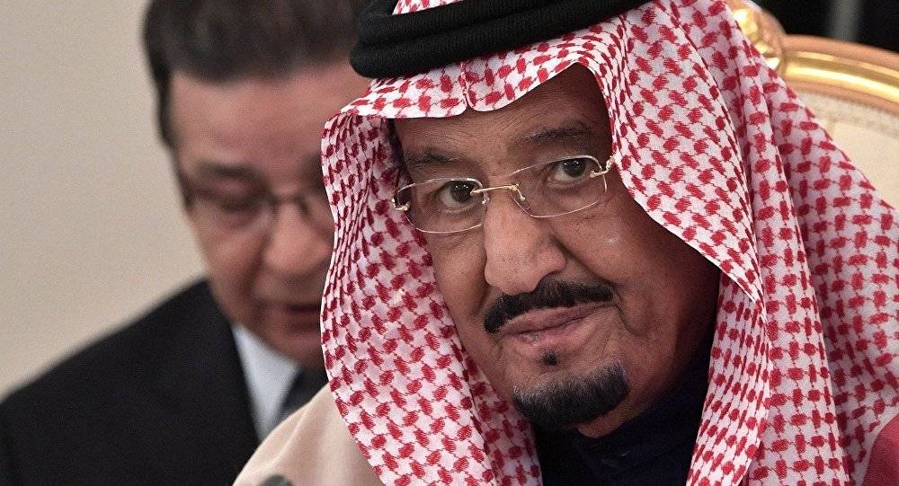 "لم تكن الأولى"... صحيفة تكشف الحادثة التي تسببت في إعفاء الملك سلمان لرئيس هيئة الترفيه