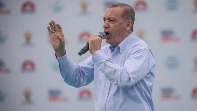 أردوغان: مقاتلون أكراد يغادرون مدينة منبج السورية