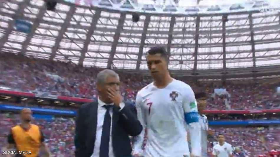 الكاميرا تلتقط كلمات رونالدو لمدربه بمواجهة المغرب