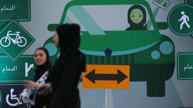 24 ساعة تفصل السعوديات عن قيادة السيارة