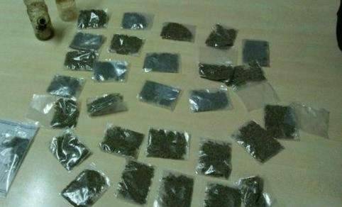 بالصورة- إلقاء القبض على فنان عربي في مطار قرطاج لحيازته المخدرات !