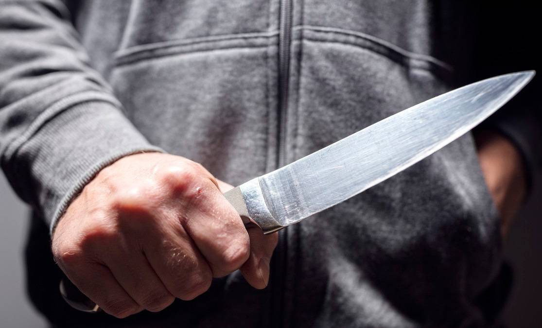 ضجة في مدرسة وجريمة شنيعة.. منعه من الغش فطعنه بسكين
