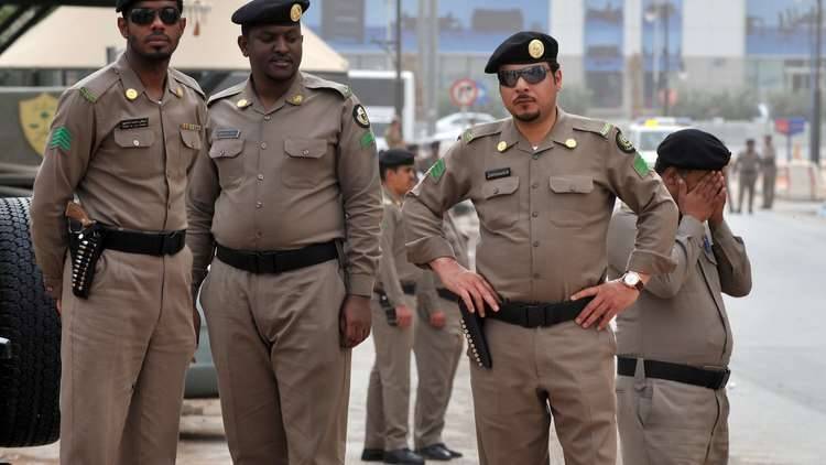 شرطة الرياض تلقي القبض على عصابة تبتز رهائنها