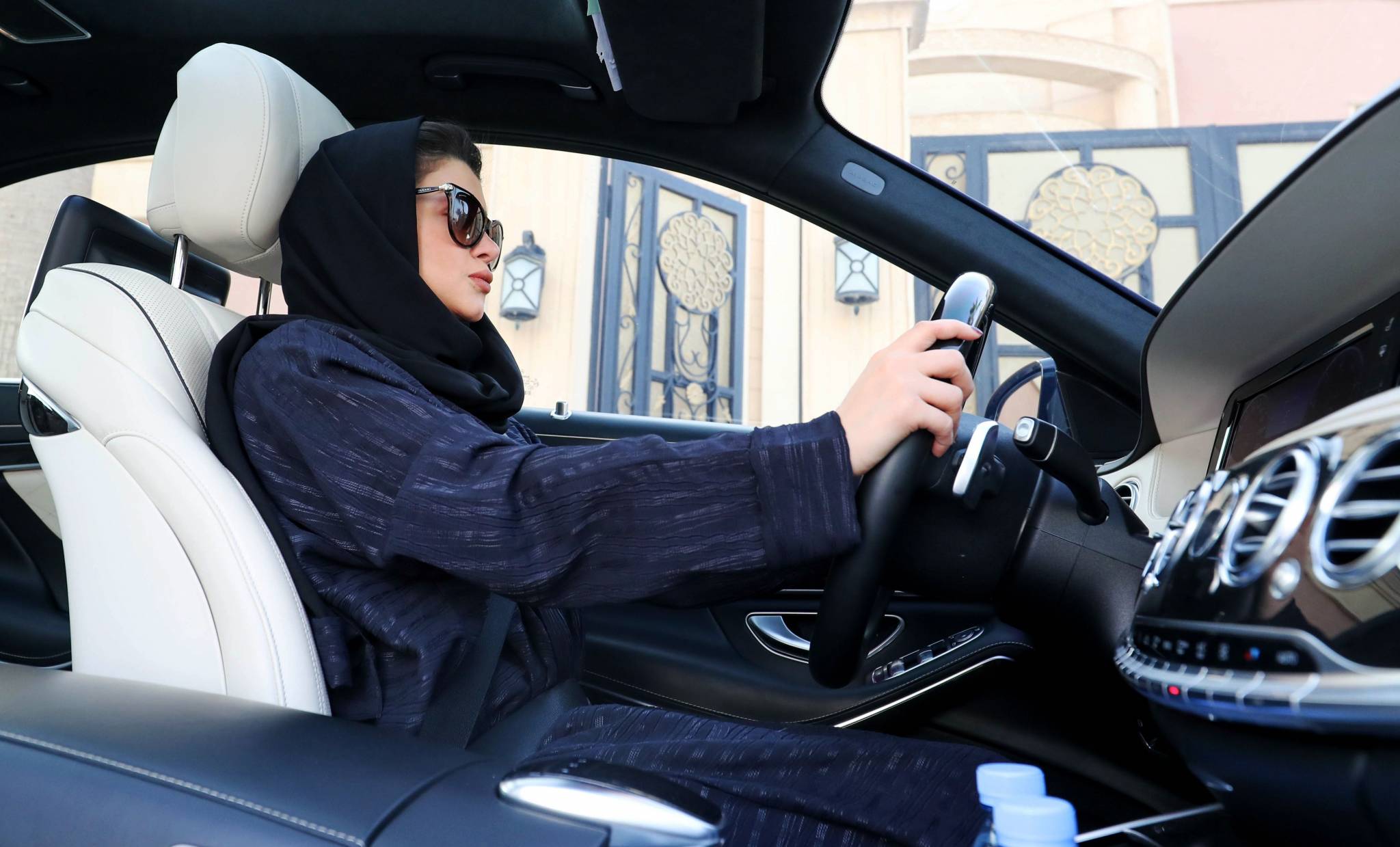 قبل ساعات من تنفيذ قرار قيادة المرأة للسيارة... تحذير للسعوديات