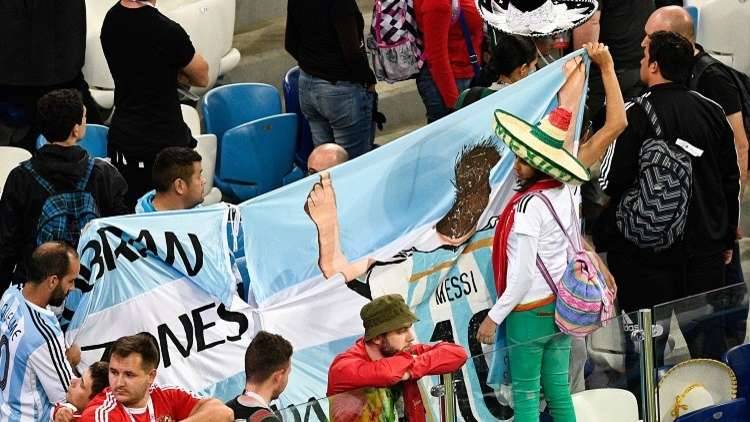 لهذا السبب طالبت الأرجنتين روسيا بترحيل 4 من مشجعيها!