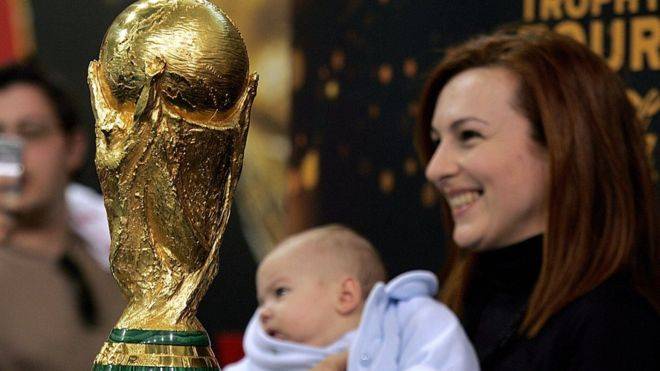 كأس العالم 2018: هل تسهم البطولة في زيادة تعداد سكان روسيا؟