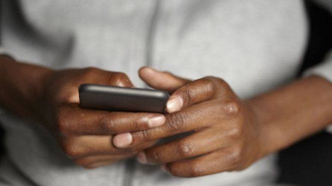 فيسبوك تمنع وصول إعلانات الأسلحة للأطفال