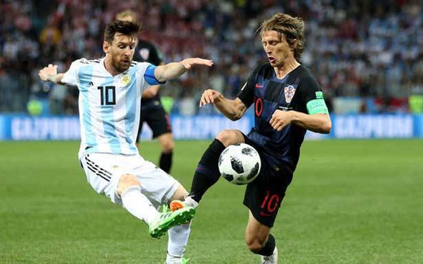 كأس العالم 2018 في كرة القدم
فرنسا الى دور الـ 16 وتعادل الدنمارك مع استراليا
وكرواتيا تذل الأرجنتين (3-0) وتتأهل