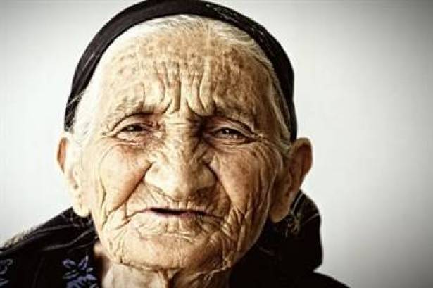حتى العجوز لا ينال أدنى الحقوق