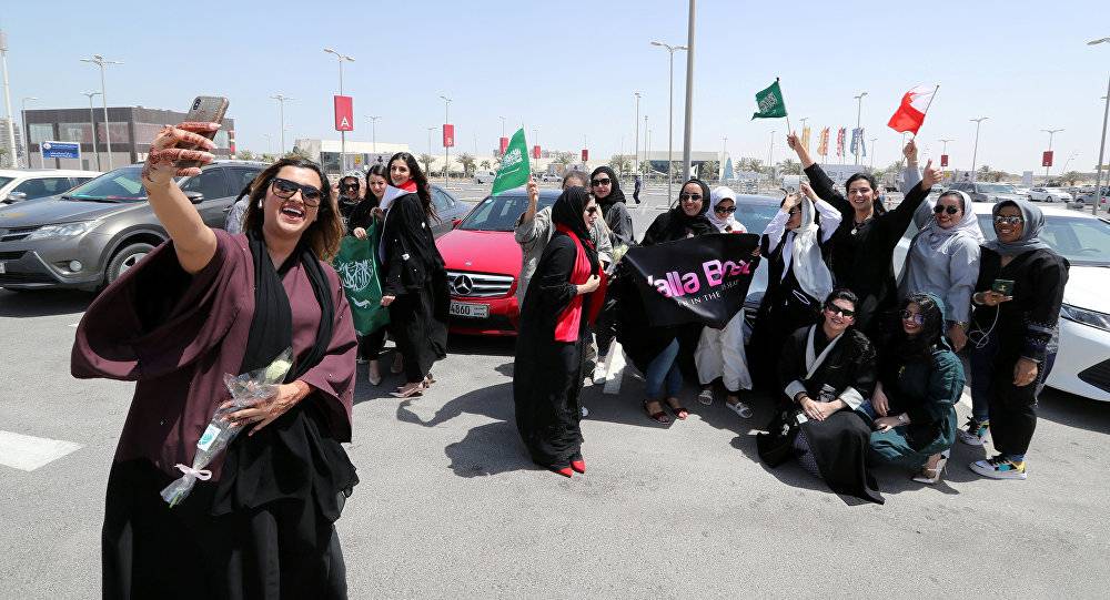 عضو بـ"الشورى السعودي" يكشف موقف هيئة كبار العلماء من قيادة المرأة