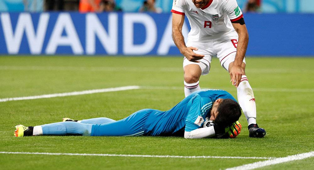 رسالة خامنئي للاعبي المنتخب الإيراني بعد خروجهم من المونديال