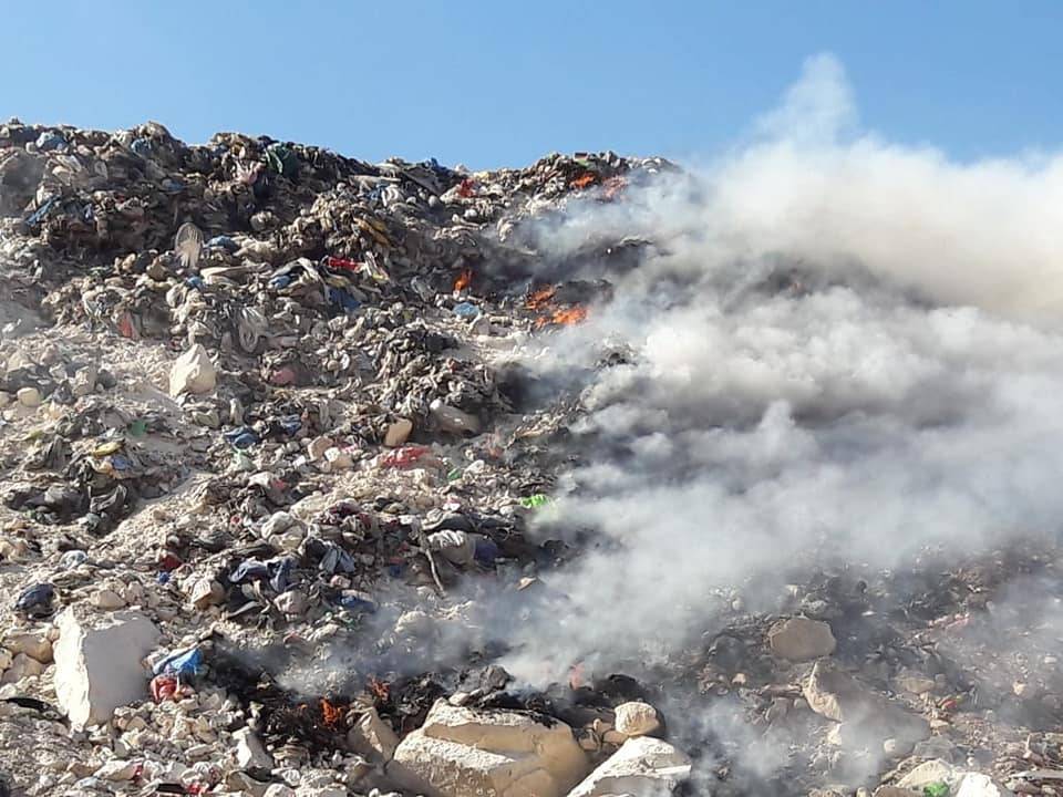 أهالي بلدة ميفدون الجنوبية يقطعون طريق النبطية - شوكين احتجاجا على مكبي المربعة وشوكين!