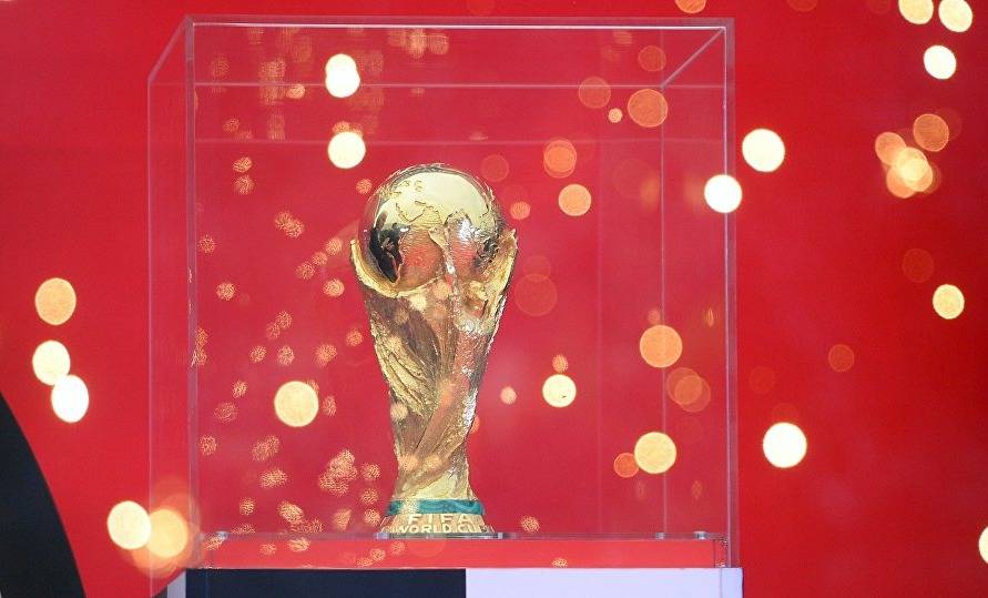 بالصورة: "كأس العالم" لم يسلم من تهريب المخدرات بداخله