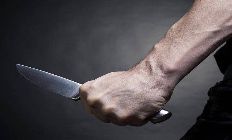 خرج من دير الصليب وطعن والدته حتّى الموت