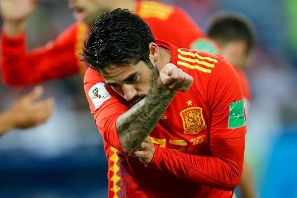 ايسكو يفوز بجائزة افضل لاعب في مباراة اسبانيا والمغرب