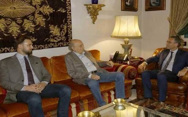 جنبلاط تلقى اتصالاً من بوغدانوف
وعرض الأوضاع مع شوفالييه ولازاريني