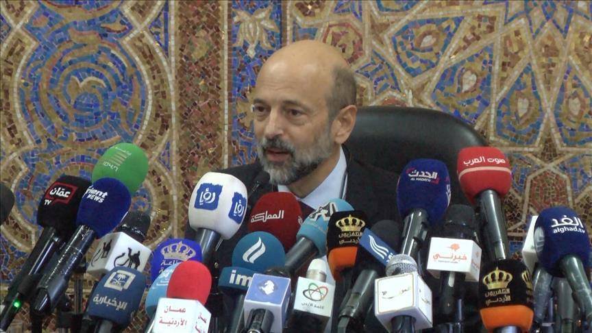 "الرزاز" أمام مهمة تهدئة الشارع الأردني المتضرر اقتصاديا (تقرير)