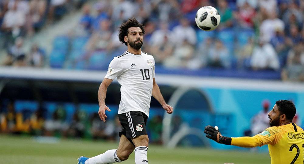 حصار جماهيري لمنزل محمد صلاح في القاهرة... والأمن يتدخل (فيديو)