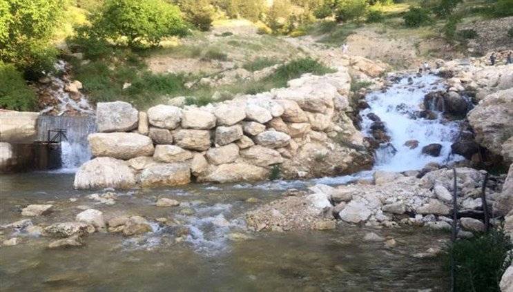 نبع مسحور في لبنان ينفجر ويخطف مواطنين.. هكذا مات توفيق!