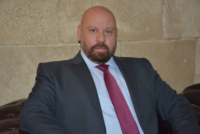 نهرا طلب التشدد بمنع حرق الدواليب في طرابلس والميناء